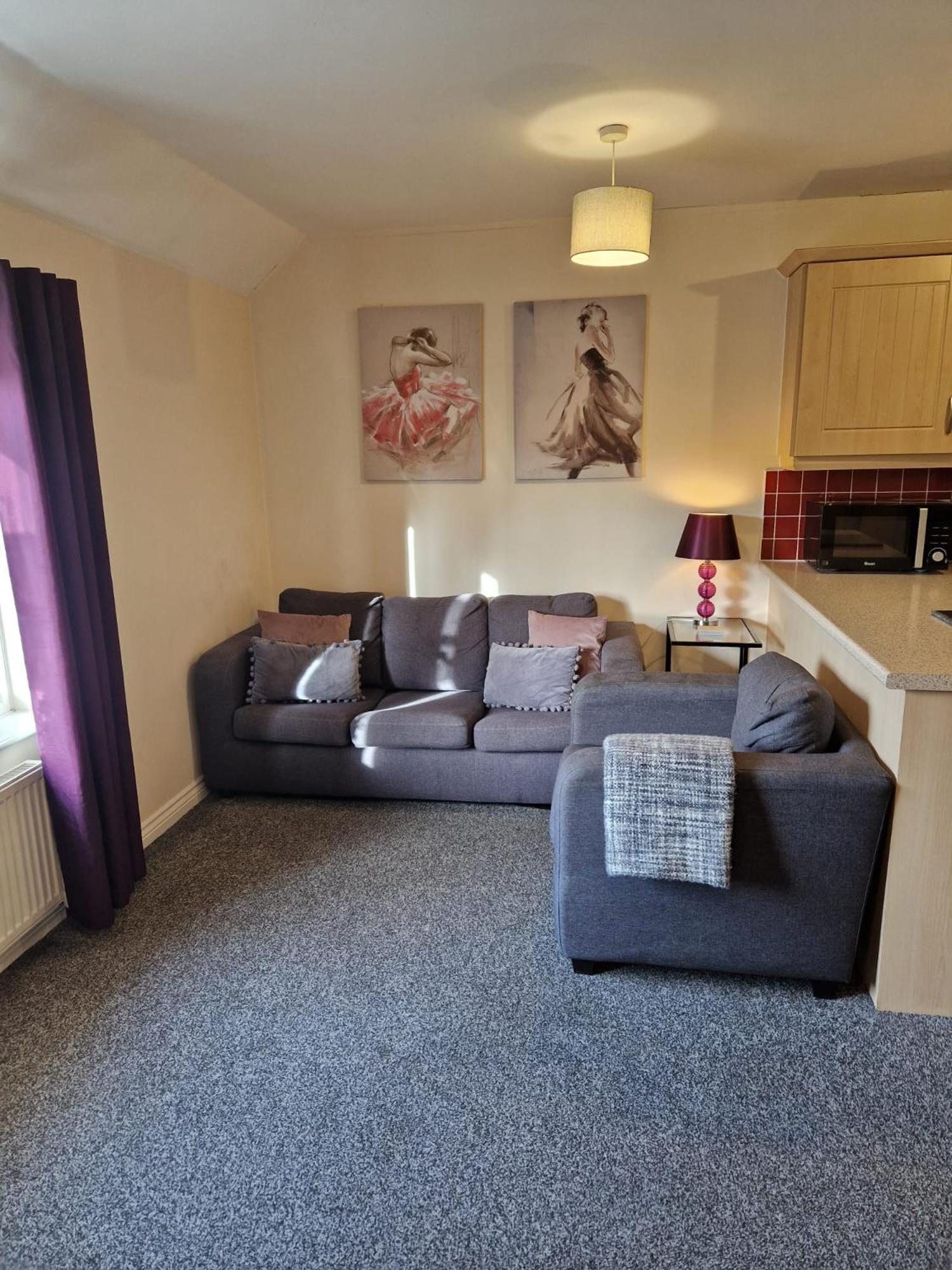 Hereford - Mayflower Coach House, Modern 2 Bedroom Property With Parking, Located South Of Hereford City, Suitable For Small Family, Couple Or Contractors - Sleeps Up To 5 Guests - Hosted By Rentmyhouse Eksteriør billede