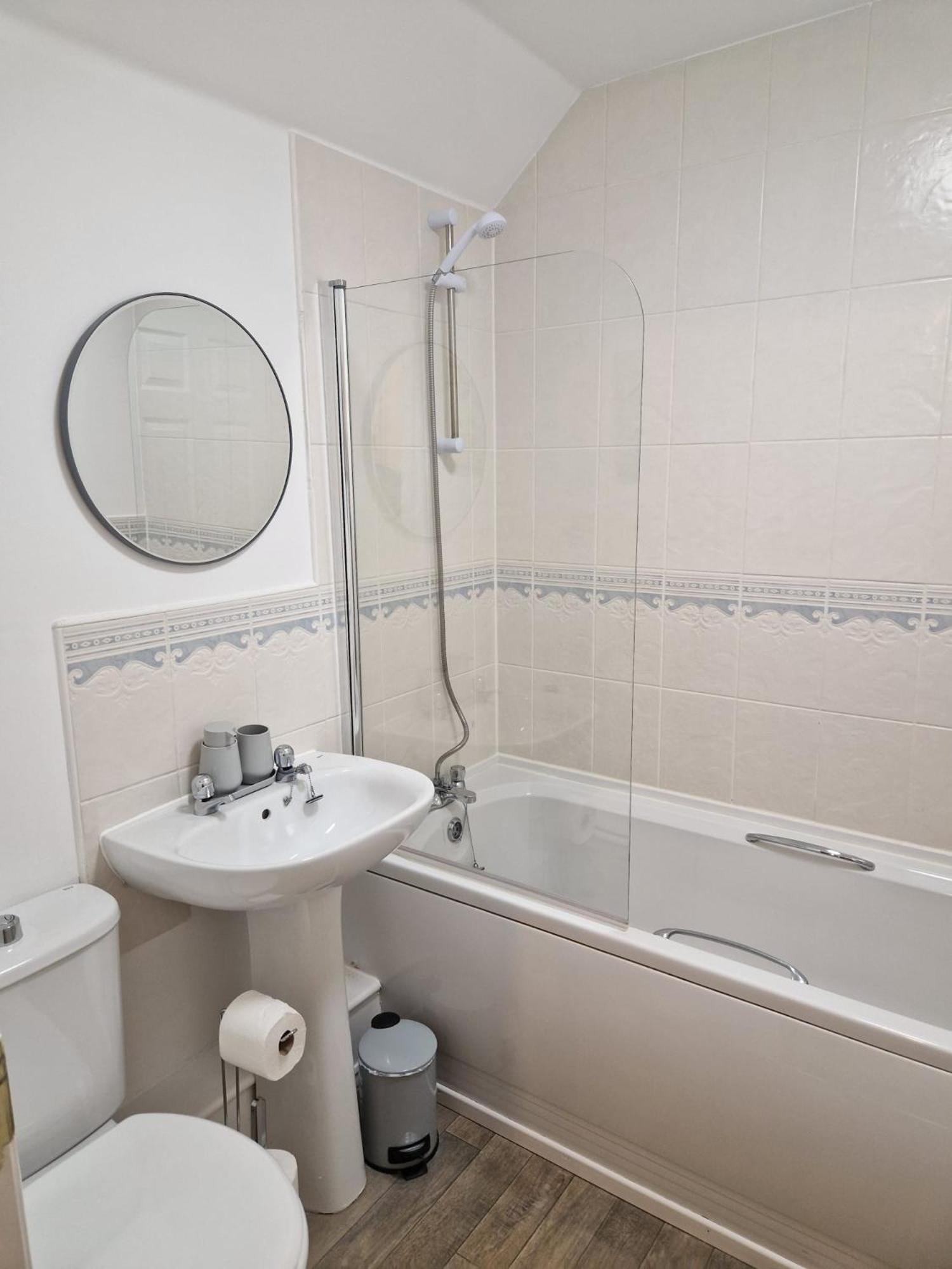 Hereford - Mayflower Coach House, Modern 2 Bedroom Property With Parking, Located South Of Hereford City, Suitable For Small Family, Couple Or Contractors - Sleeps Up To 5 Guests - Hosted By Rentmyhouse Eksteriør billede